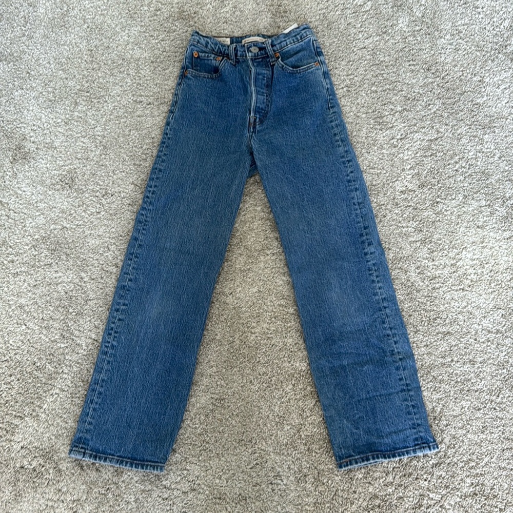 Women’s Levi’s denim jeans